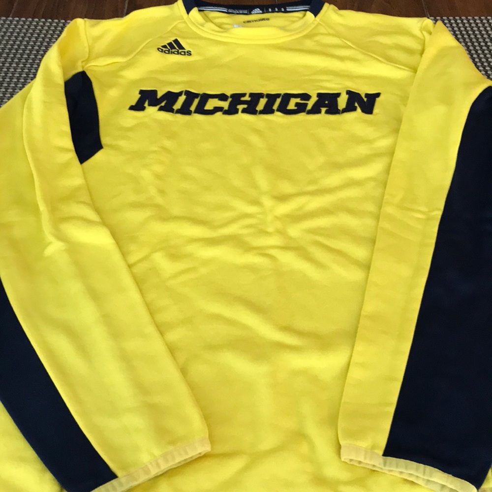 Michigan team b-ball team shooting shirt!! Men’s Small